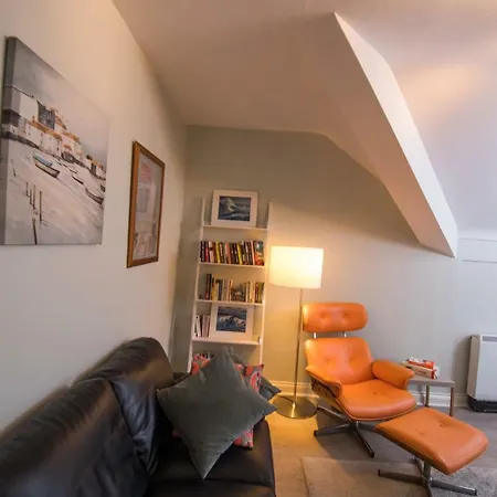 Ultimate Luxury Penthouse Overlooking The Beach And The Waves. Apartment