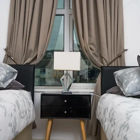 Ultimate Luxury Penthouse Overlooking The Beach And The Waves. *